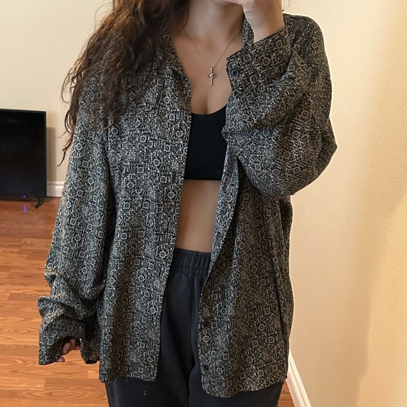 Patterned Button-Up Shirt - Picture 3 of 6